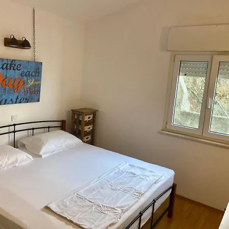 Bella Vista Apartment *