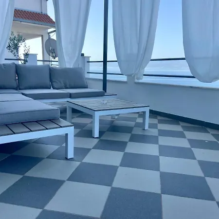 Bella Vista Apartment *