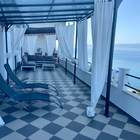Bella Vista Apartment *